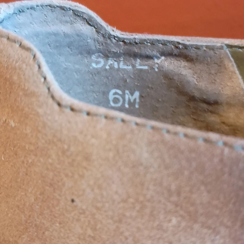 Nicole vtg suede tan women's shoes, sz 6 - Picture 4 of 9